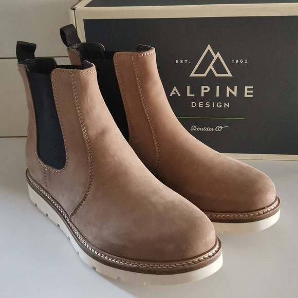 Blaze Chelsea Boot with Thick Sole and Elastic Panels Size: 9 Ivory - Picture 1 of 7